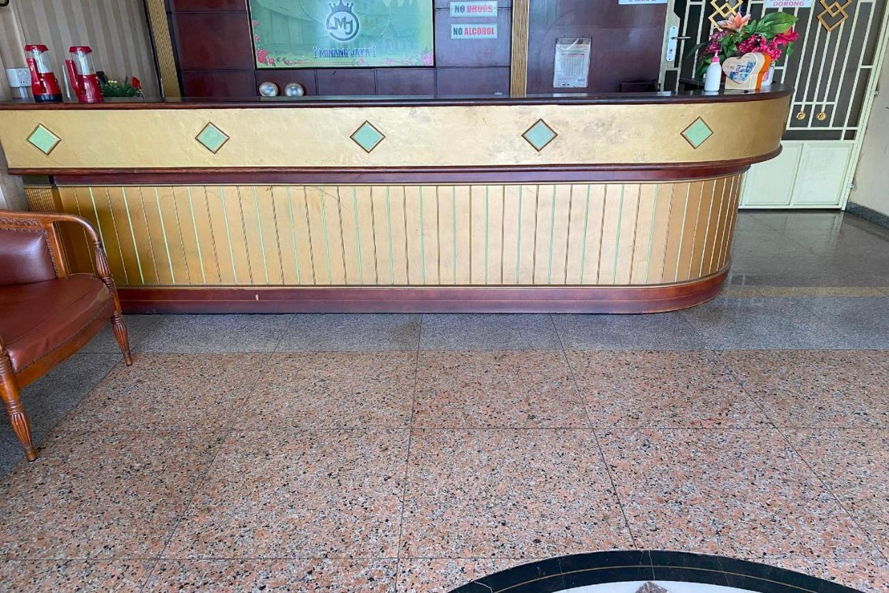 Oyo 92702 Minang Jaya Otel Nagoya Dış mekan fotoğraf